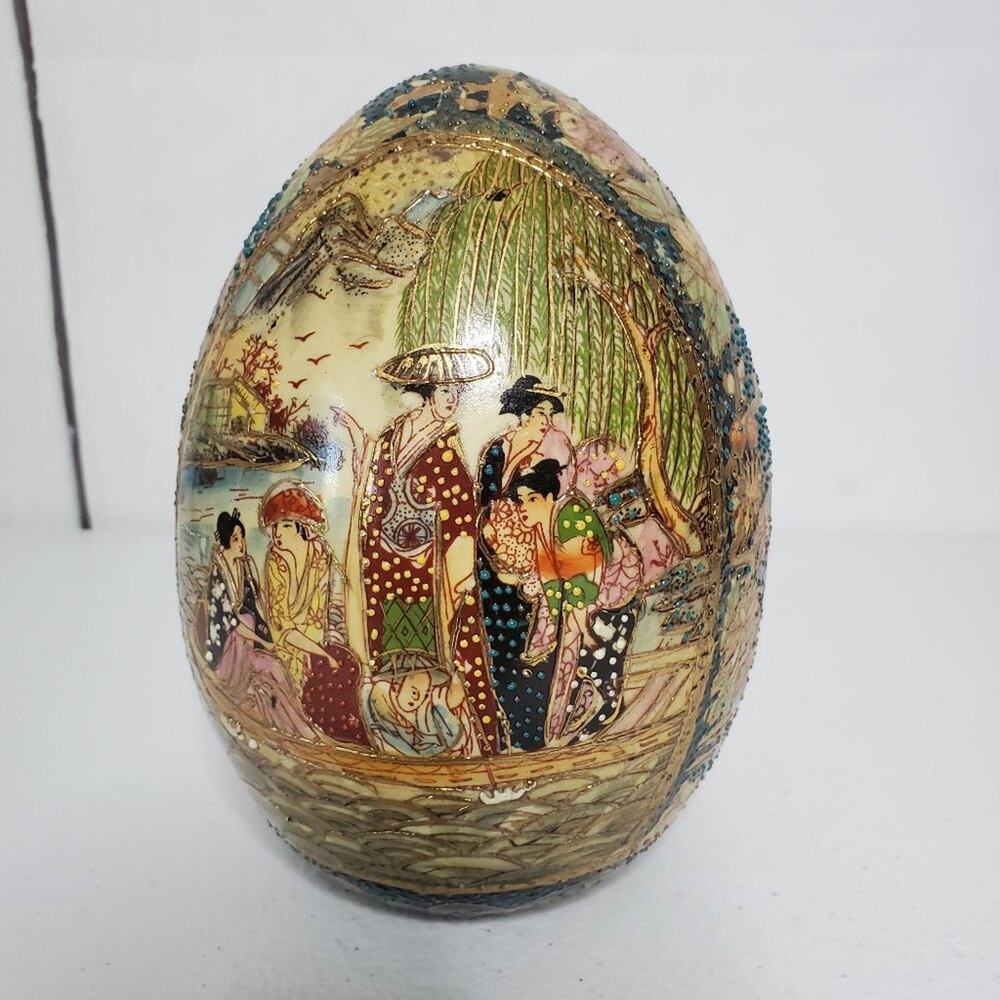 Satsuma Geisha Hand Painted Moriage Porcelain Decorative Egg Collectible - Picture 1 of 7